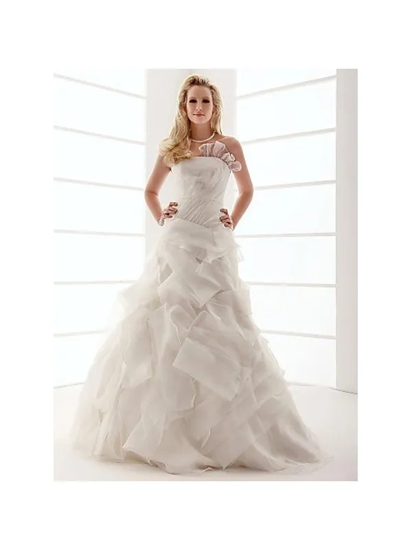 Abito da sposa stile scultura con drappeggi tutto in organza economico