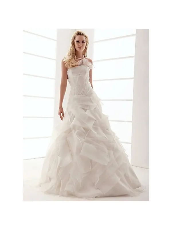 Abito da sposa stile scultura con drappeggi tutto in organza economico