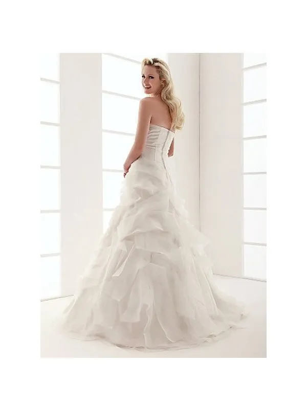 Abito da sposa stile scultura con drappeggi tutto in organza economico