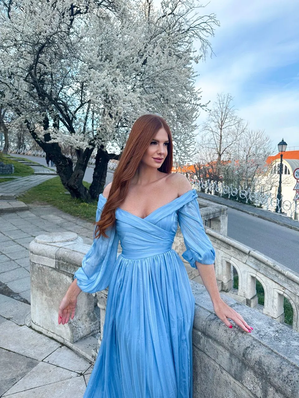 Abito Maxi Avvolgente Blu da Cerimonia – Elegante e Leggero per l’Estate