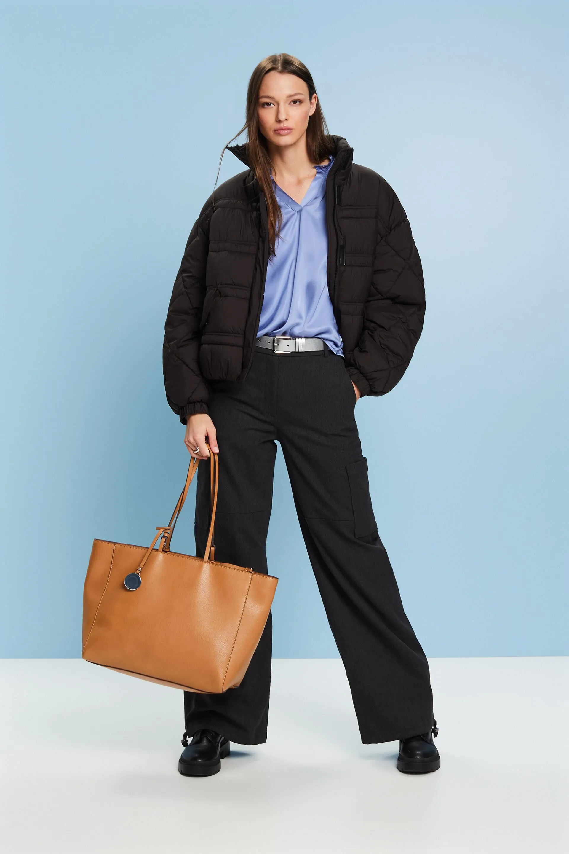 Blusa in raso arricciata con scollo a V