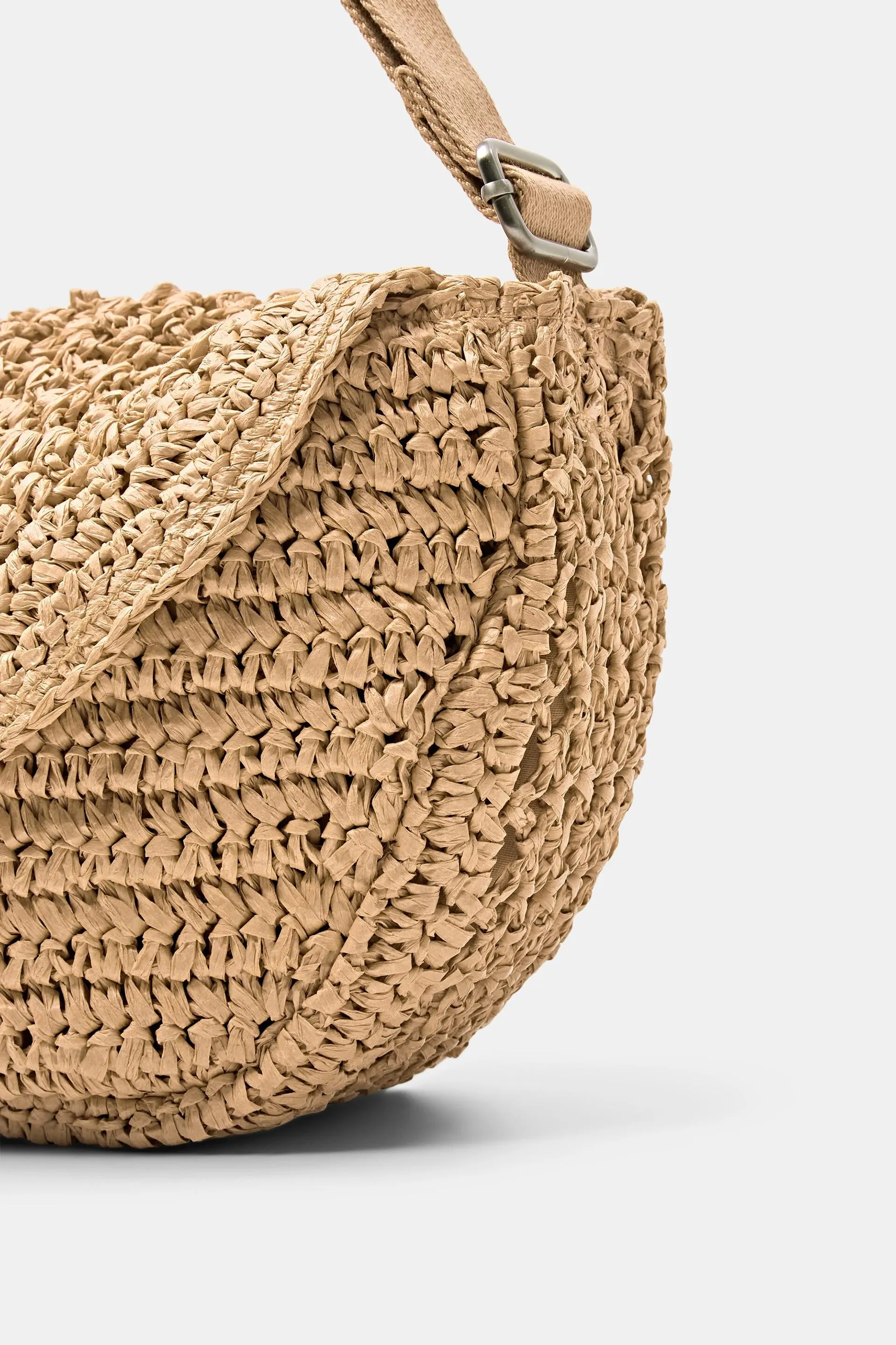 Borsa a tracolla in paglia intrecciata
