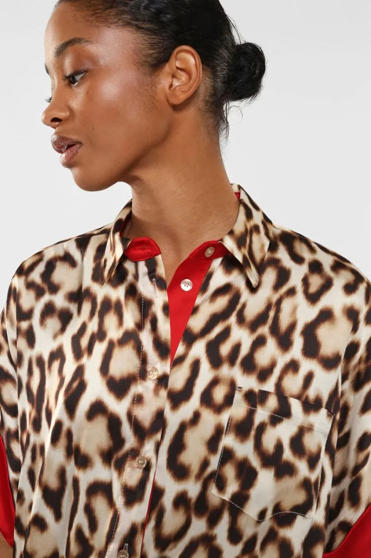 Camicia fantasia animalier con orli a contrasto