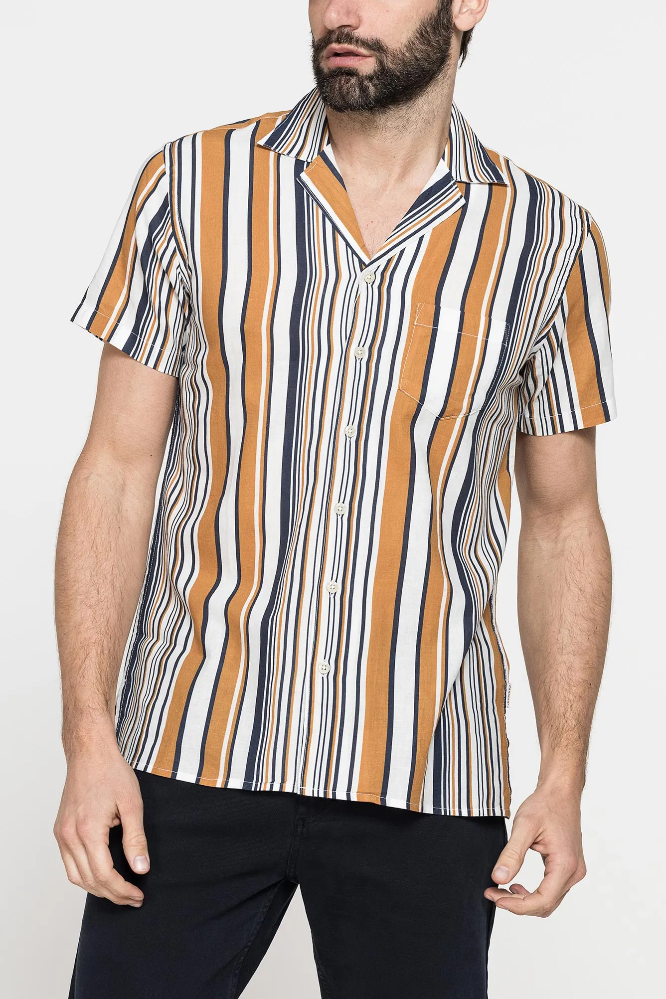 Carrera  ---------    ------------Camicia manica corta collo bowling, in tessuto tinto filo con disegni righe o quadri in lino c