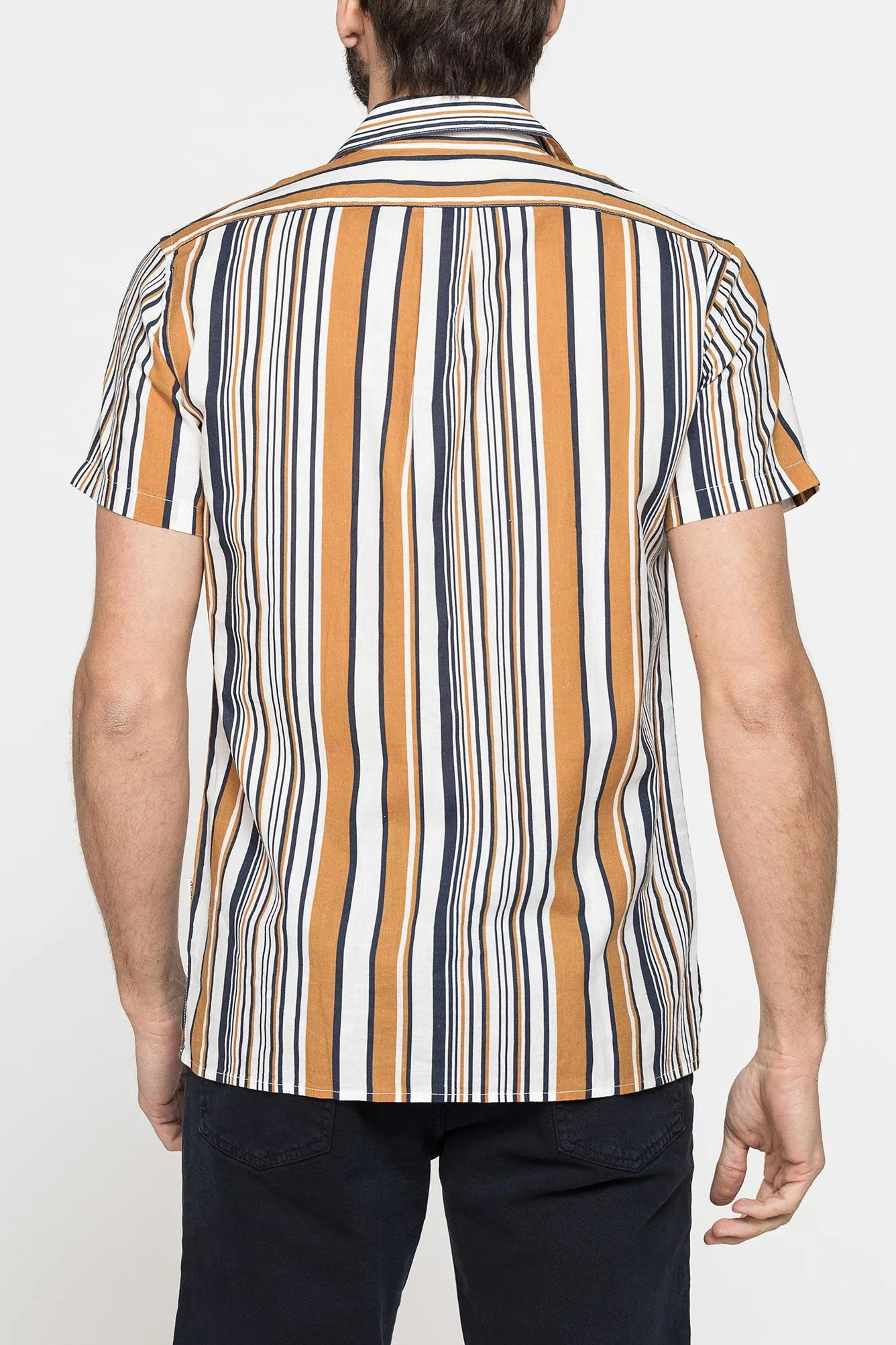 Carrera  ---------    ------------Camicia manica corta collo bowling, in tessuto tinto filo con disegni righe o quadri in lino c