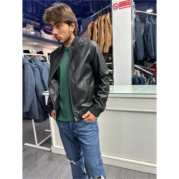 Giubbino bomber in pelle Jack & Jones - Elegante e resistente per ogni occasione