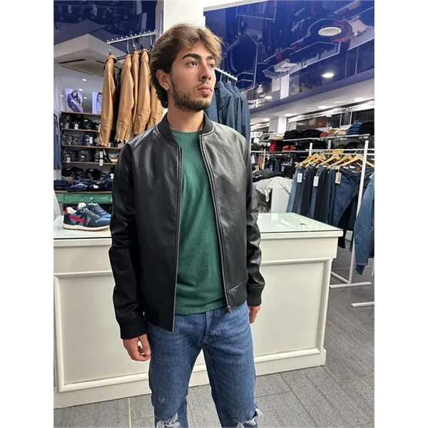 Giubbino bomber in pelle Jack & Jones - Elegante e resistente per ogni occasione