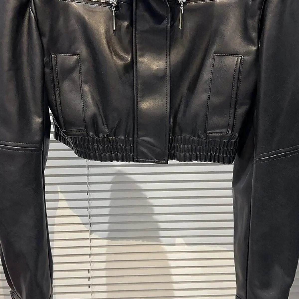 High Street Newest Fashion 2023 F/w Designer Jacket Giacca da donna in pelle Pu con cerniera e collo alto con spalline