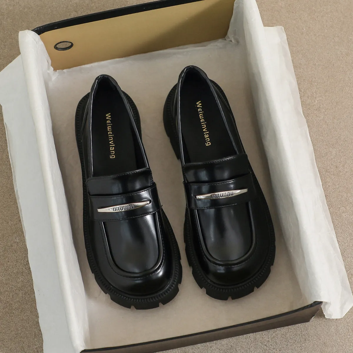 Mocassini da donna in pelle lucida casual minimalista