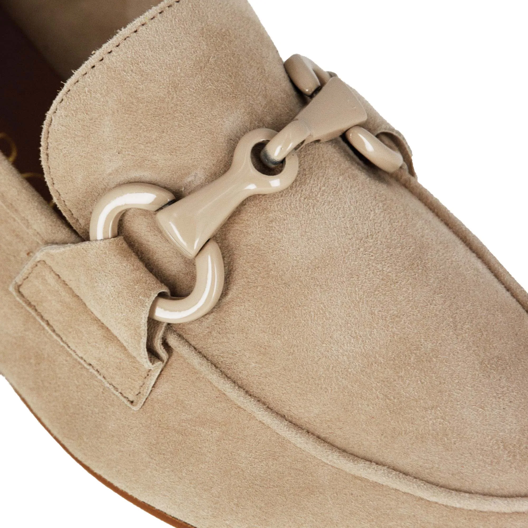 Mocassino da donna in pelle scamosciata con morsetto colore beige