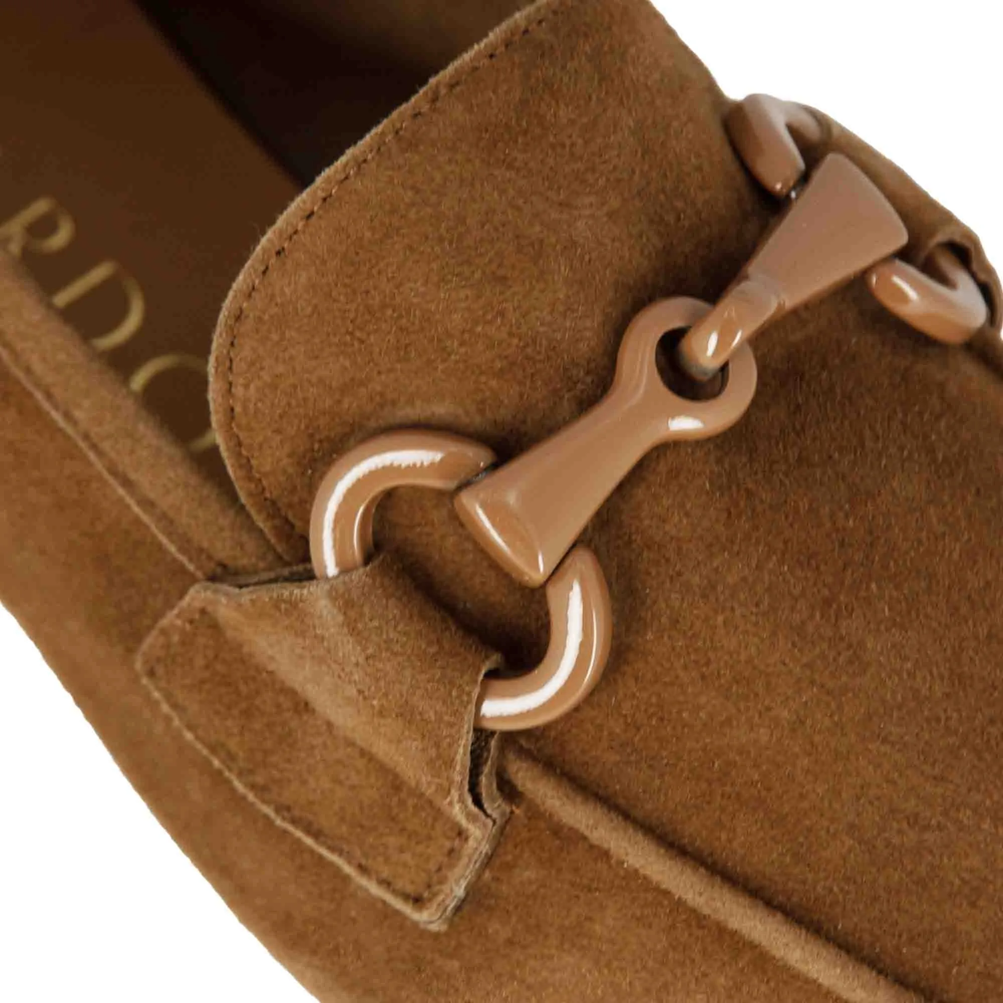 Mocassino da donna in pelle scamosciata con morsetto colore marrone chiaro