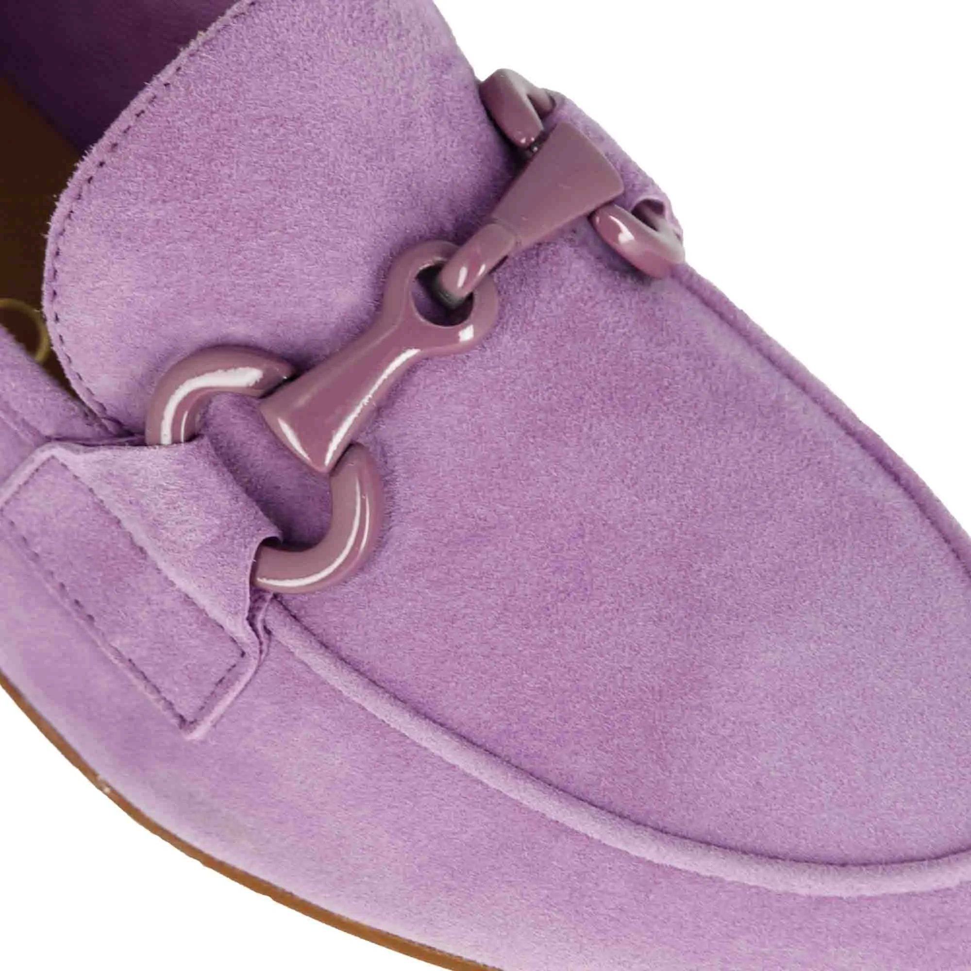 Mocassino da donna in pelle scamosciata con morsetto colore viola