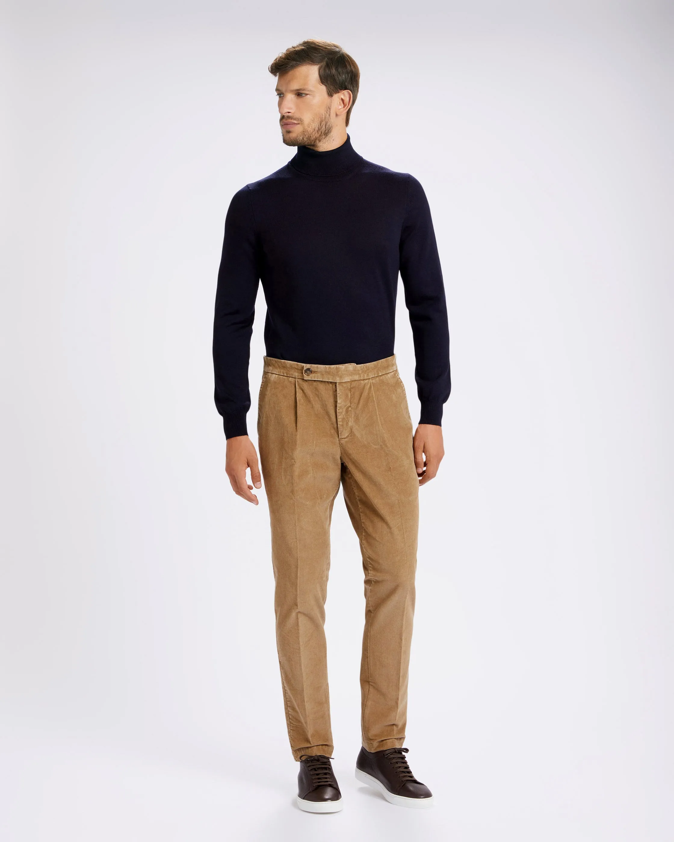 Pantalone chino con coulisse in velluto millerighe a costa fine pesante beige marrone terra di Siena straight fit