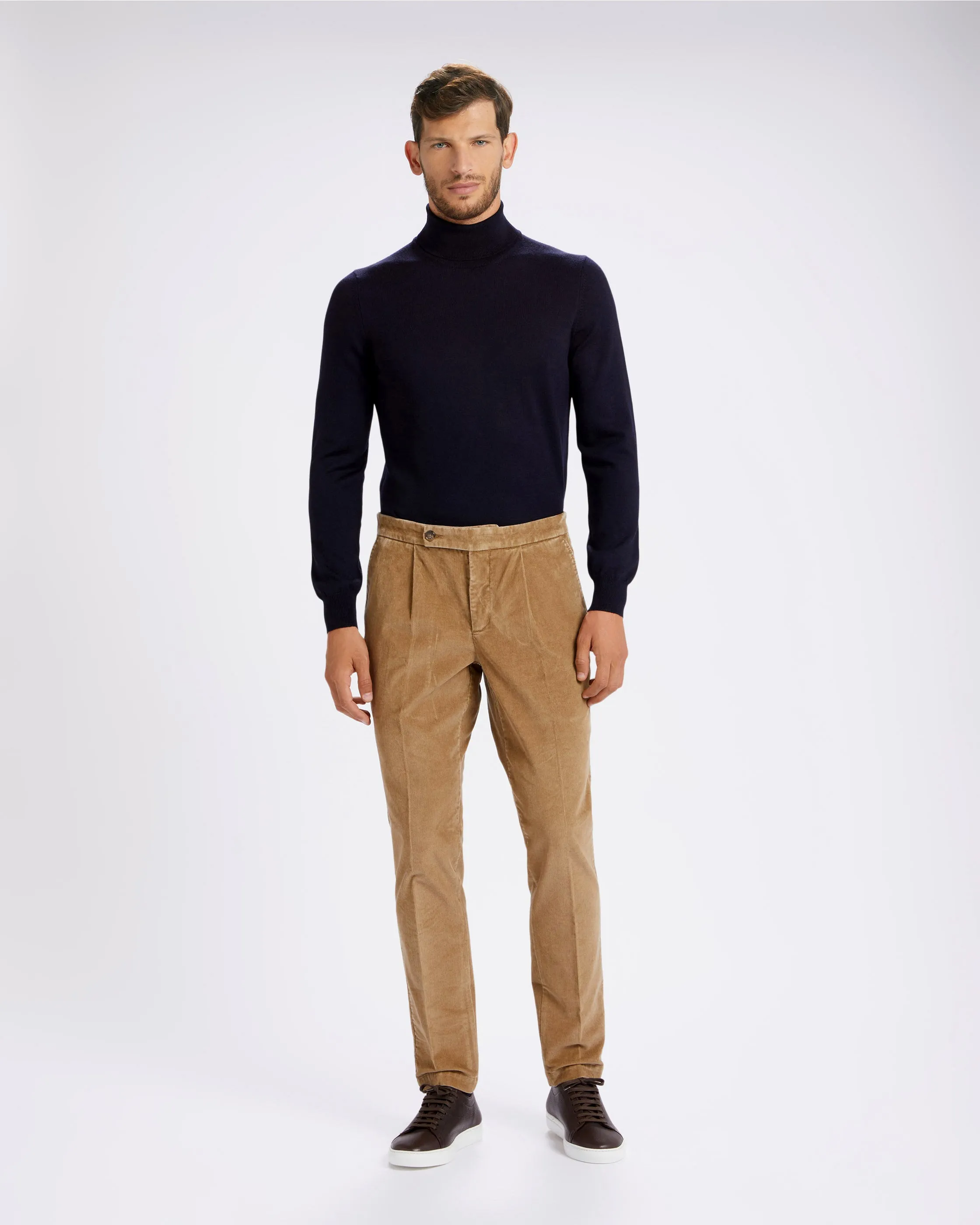 Pantalone chino con coulisse in velluto millerighe a costa fine pesante beige marrone terra di Siena straight fit