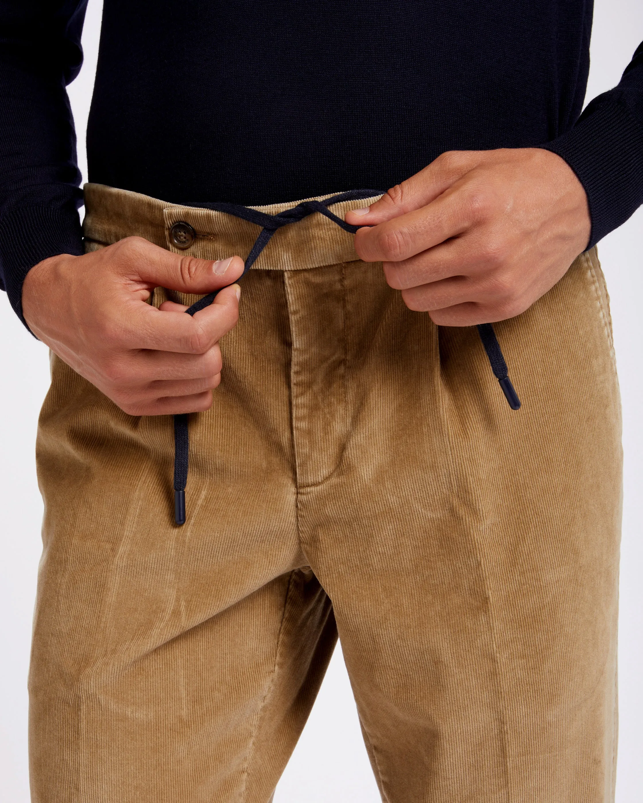 Pantalone chino con coulisse in velluto millerighe a costa fine pesante beige marrone terra di Siena straight fit