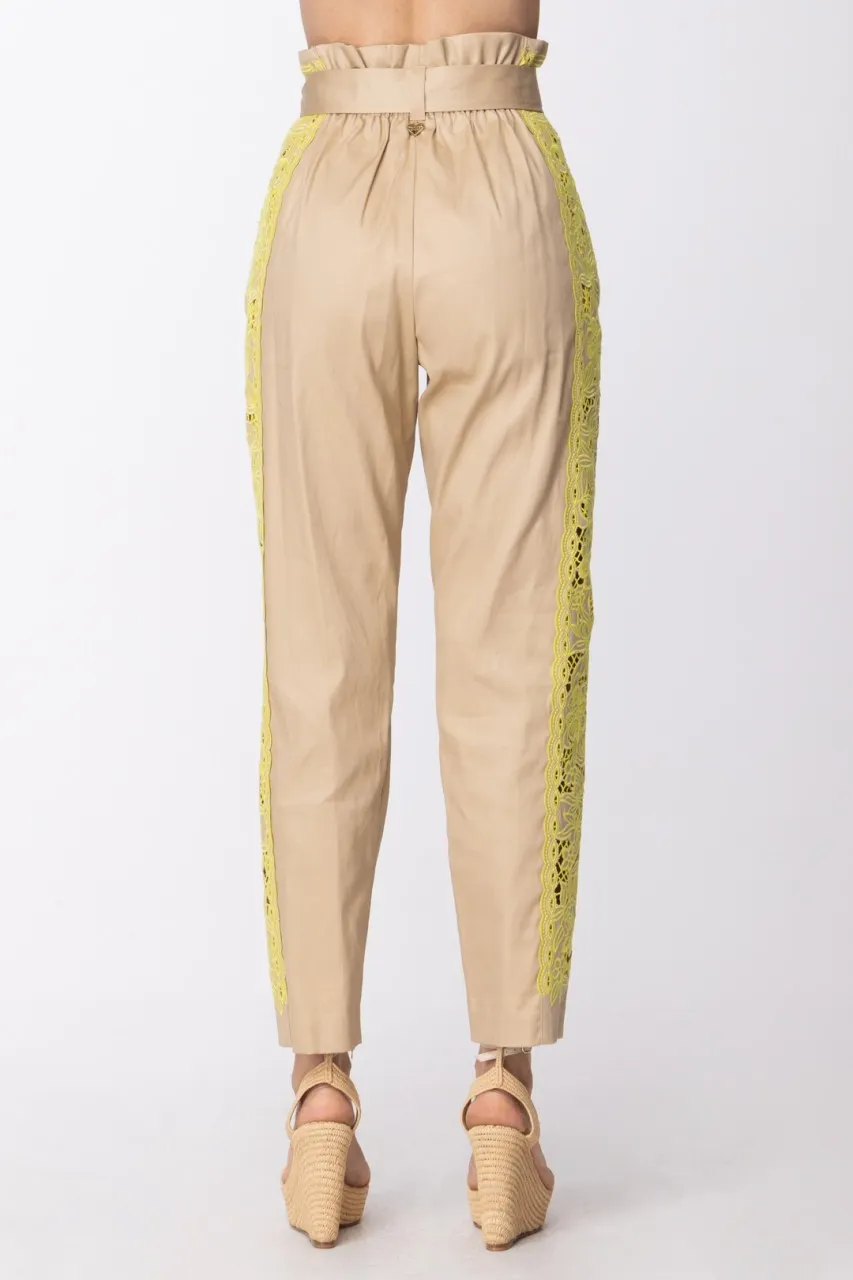 Pantaloni con inserto pizzo a contrasto e fusciacca RIC GIALLO LED/CUBAN SAND