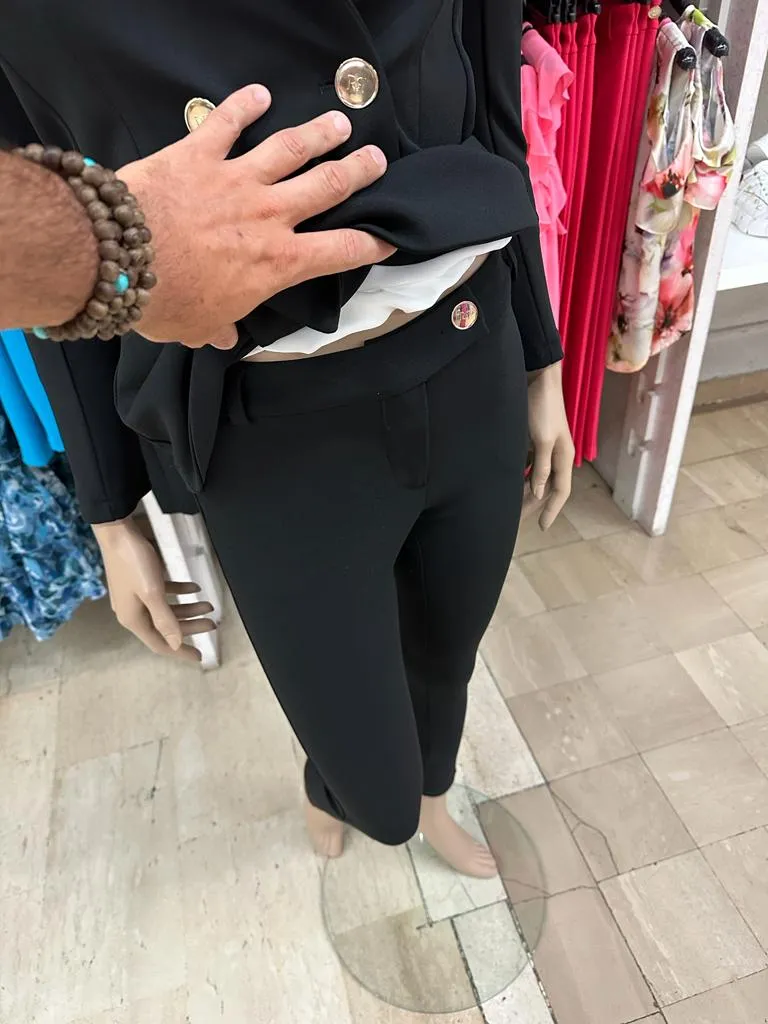 Pantaloni RINASCIMENTO in crêpe con tasca alla francese Tinta Unita su base Nera disponibili anche con Giacca in coordinat