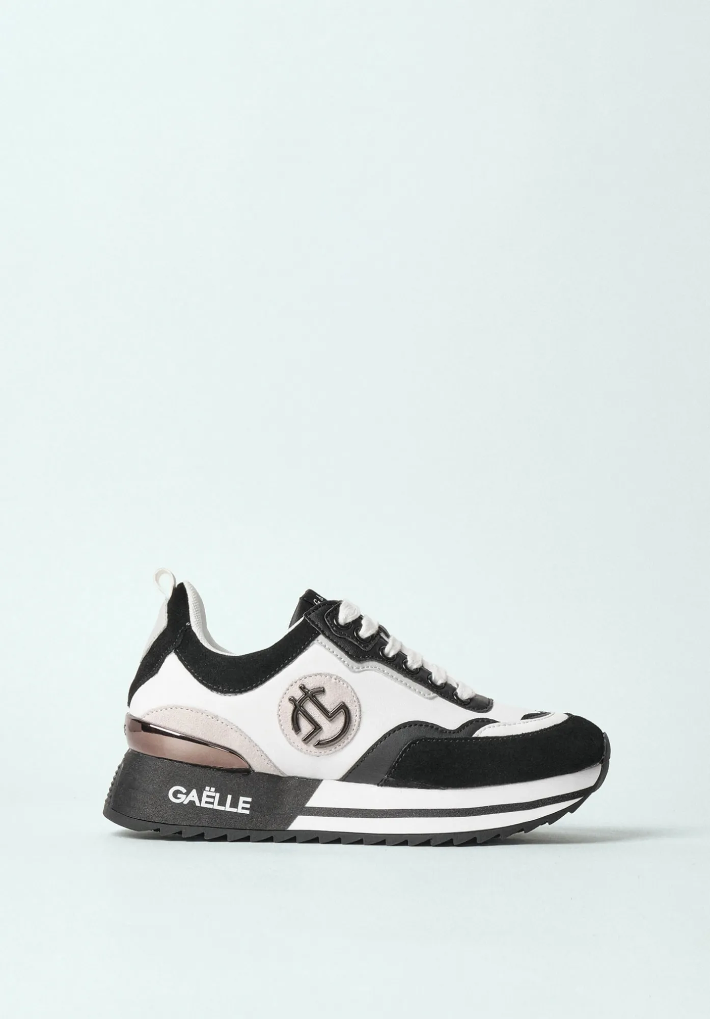 Running In Ecopelle Nero - Gaëlle Paris