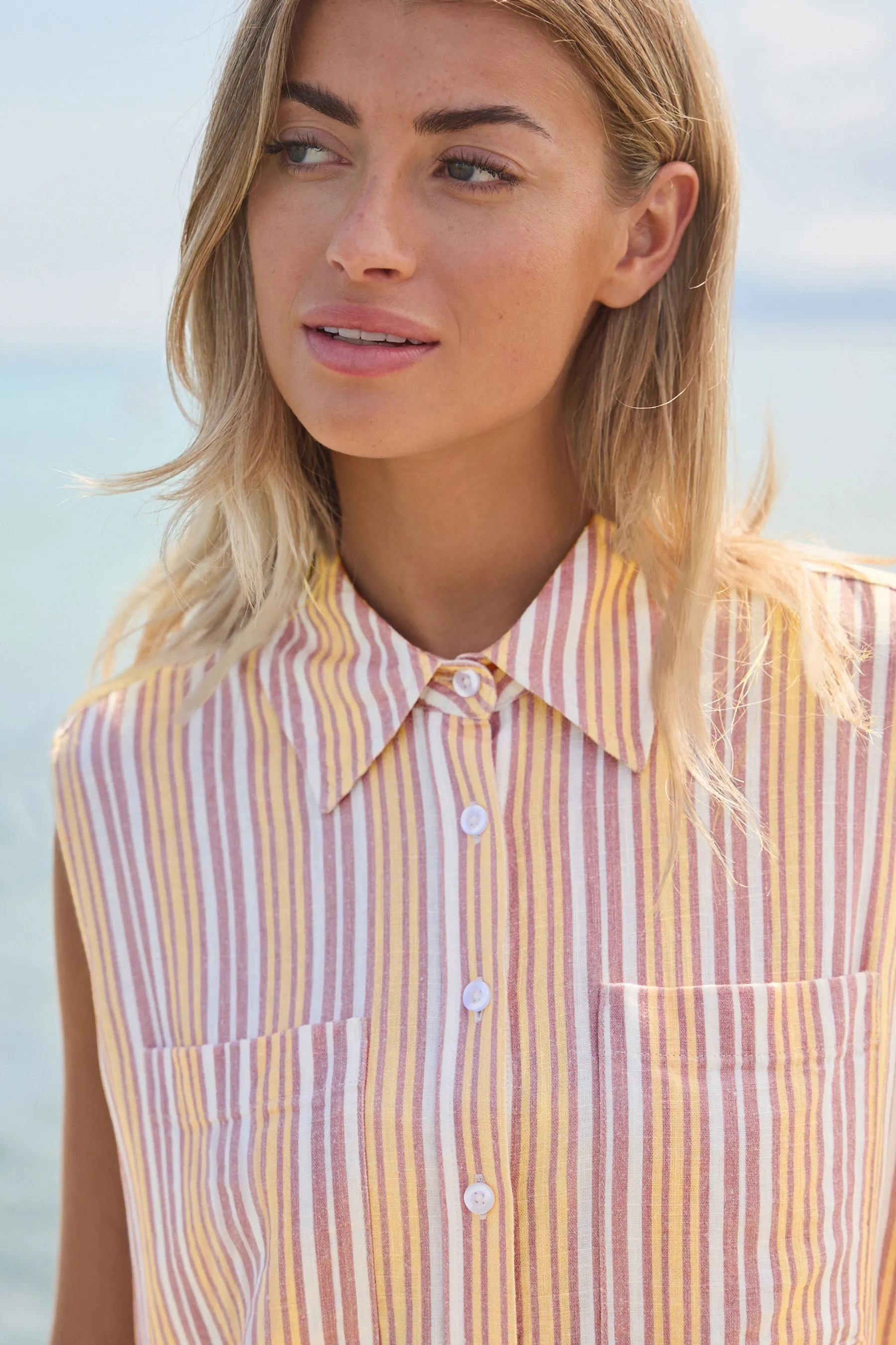 Senza maniche - Camicia in lino con Blend laterale arricciata