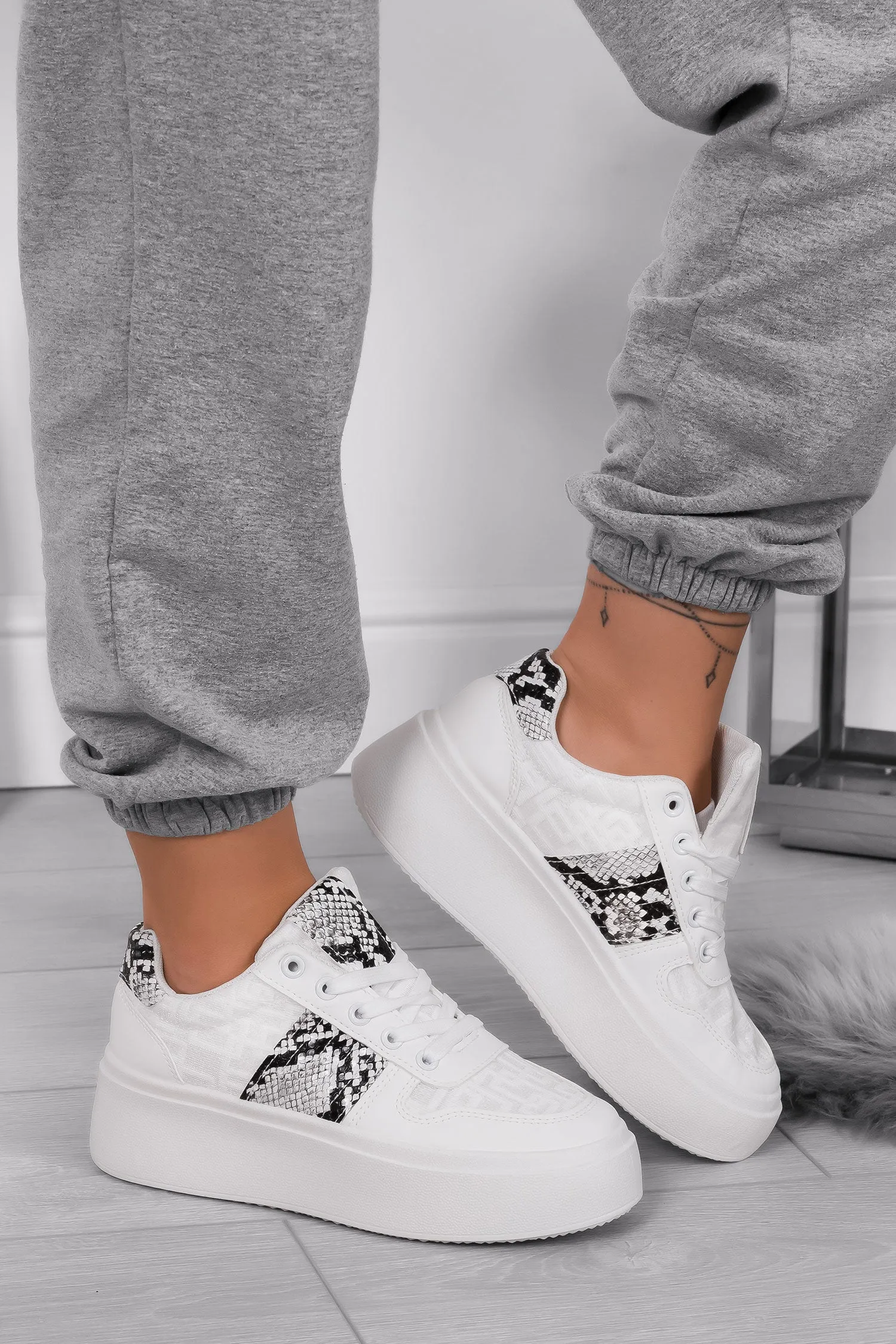 Sneakers bianche con inserti pitonati