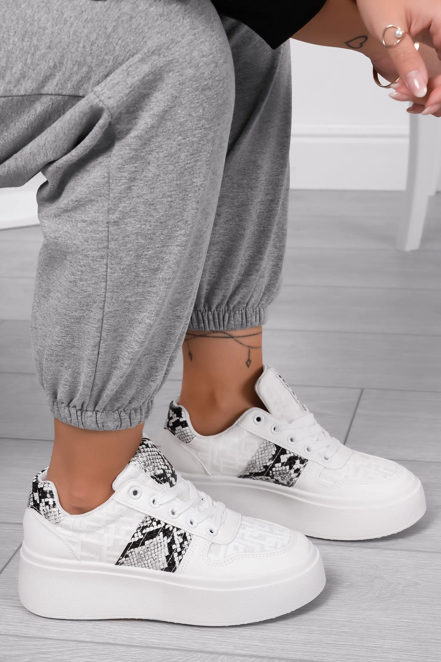 Sneakers bianche con inserti pitonati