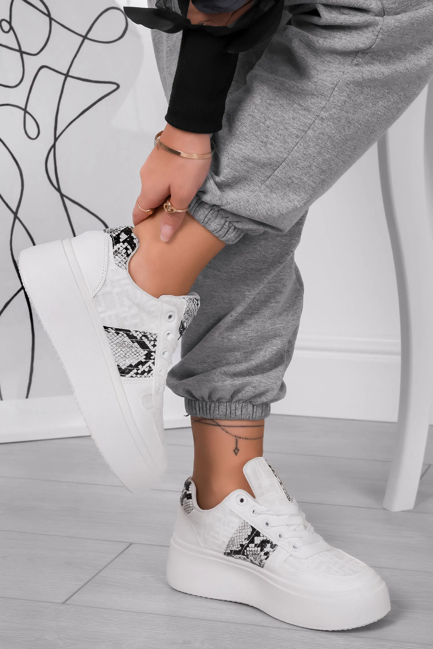 Sneakers bianche con inserti pitonati