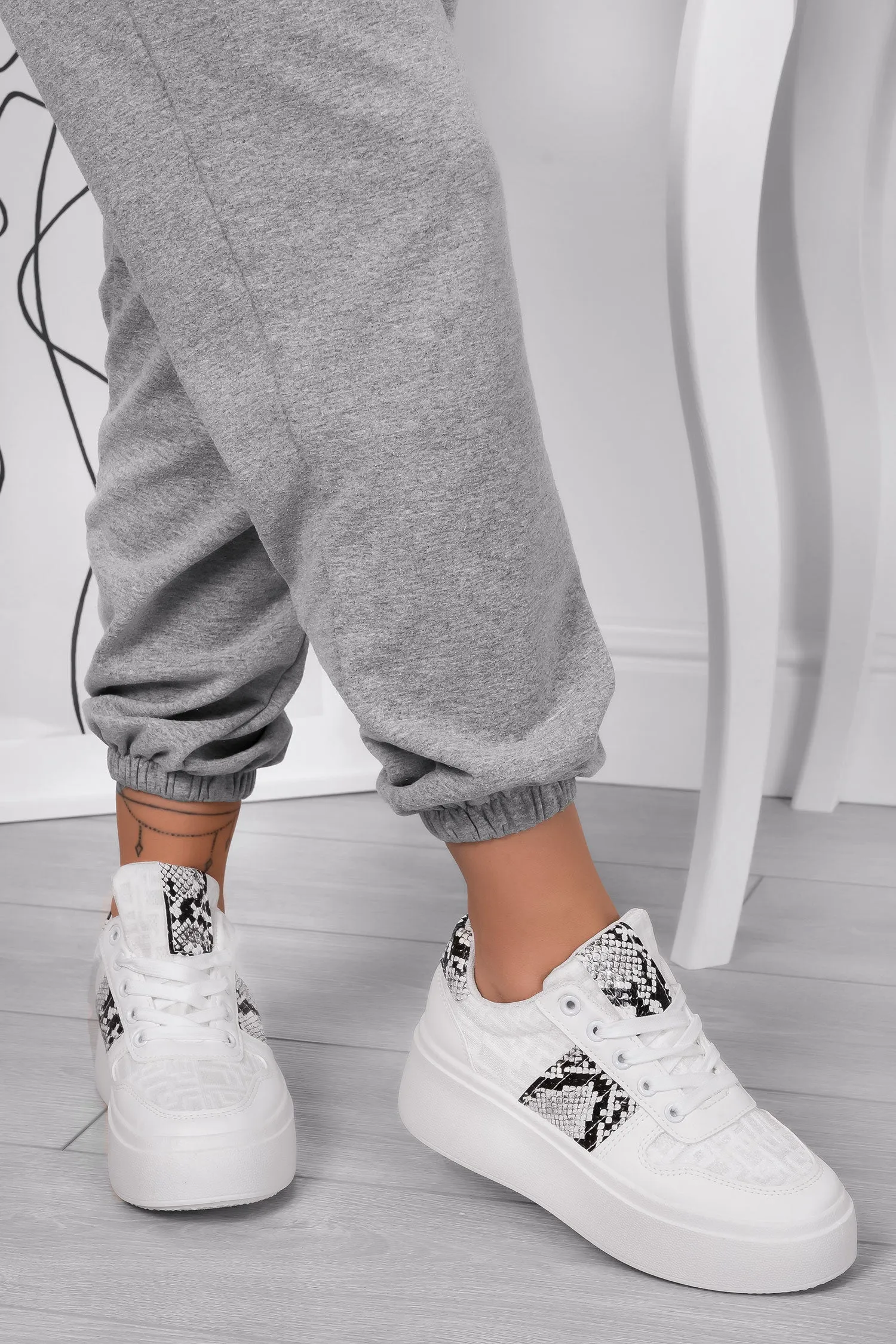 Sneakers bianche con inserti pitonati