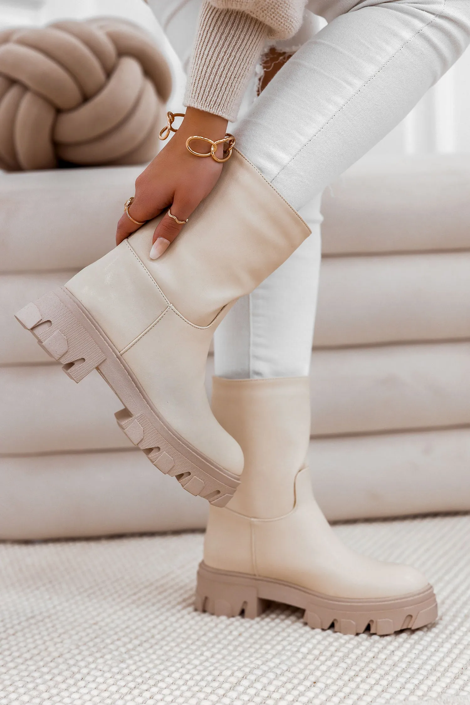Stivaletti Alexoo beige in finta pelle