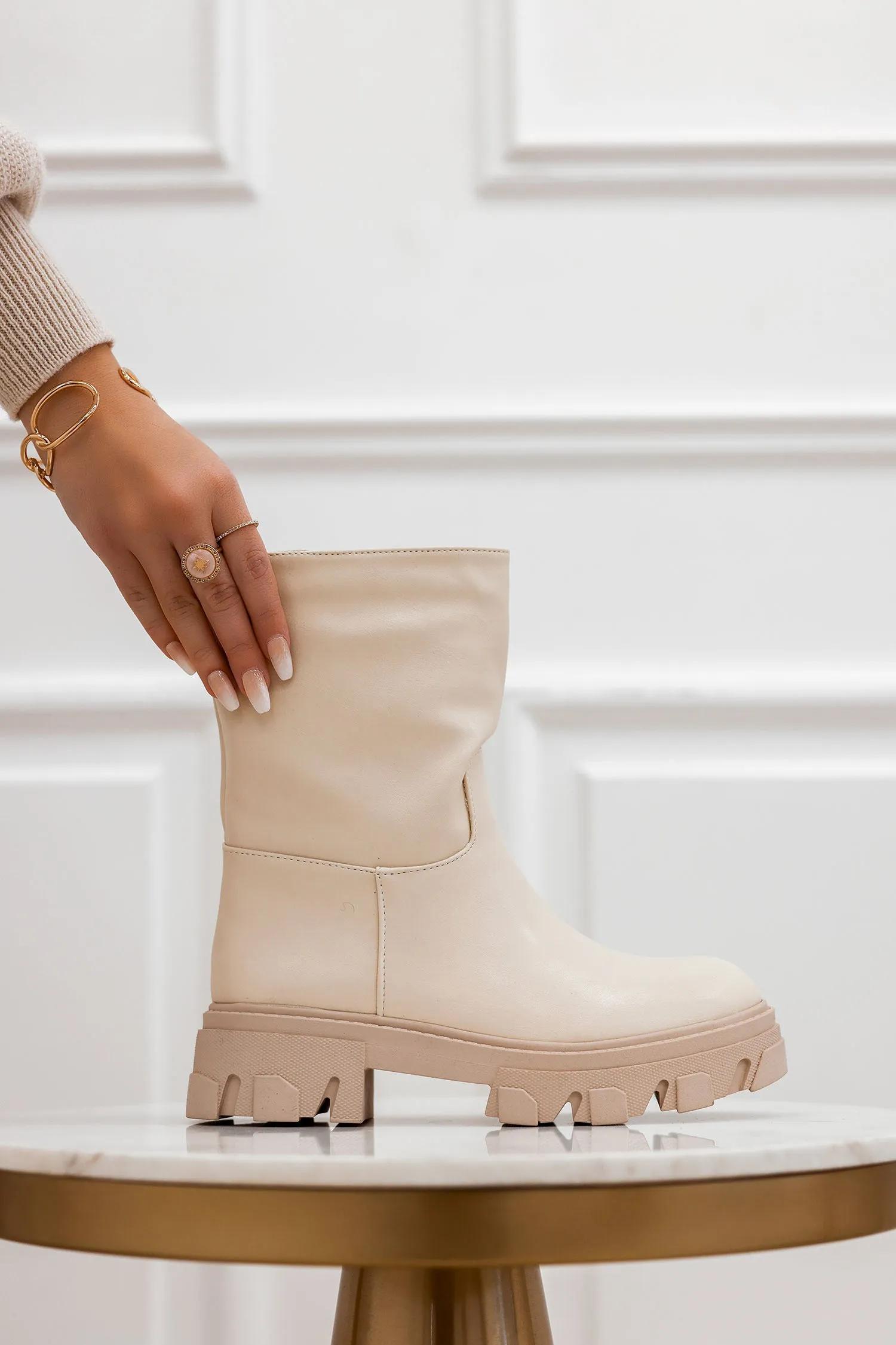 Stivaletti Alexoo beige in finta pelle