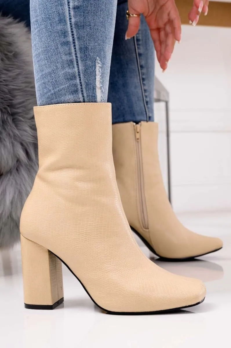 Stivaletti beige pitonati con tacco comodo