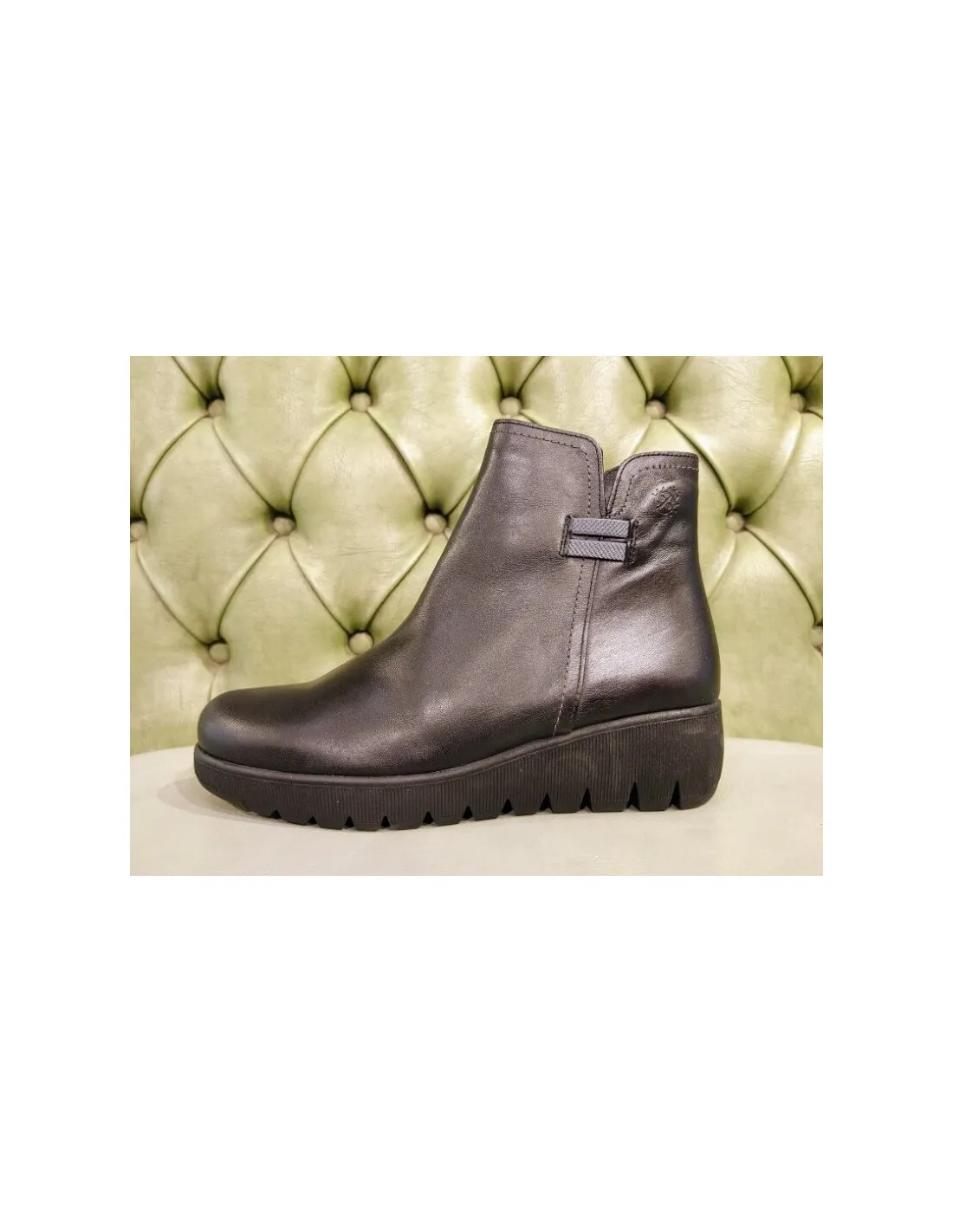 Stivaletti con zeppa in pelle nera