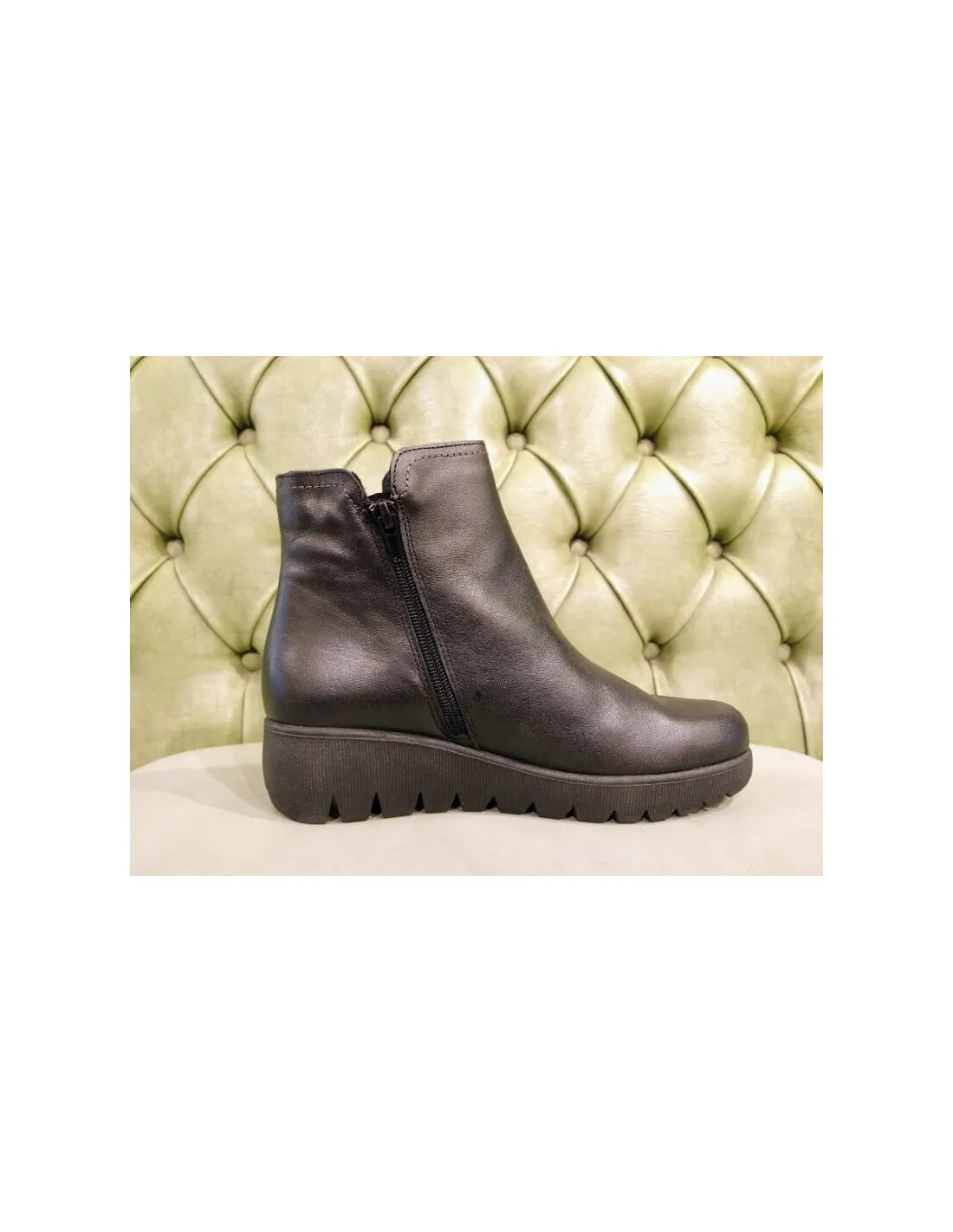 Stivaletti con zeppa in pelle nera