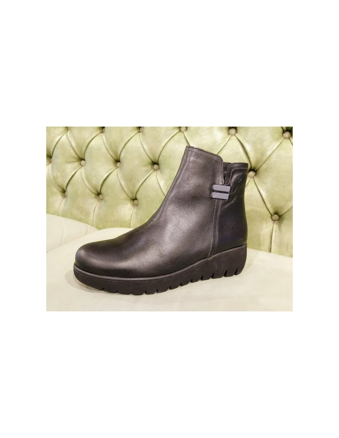 Stivaletti con zeppa in pelle nera