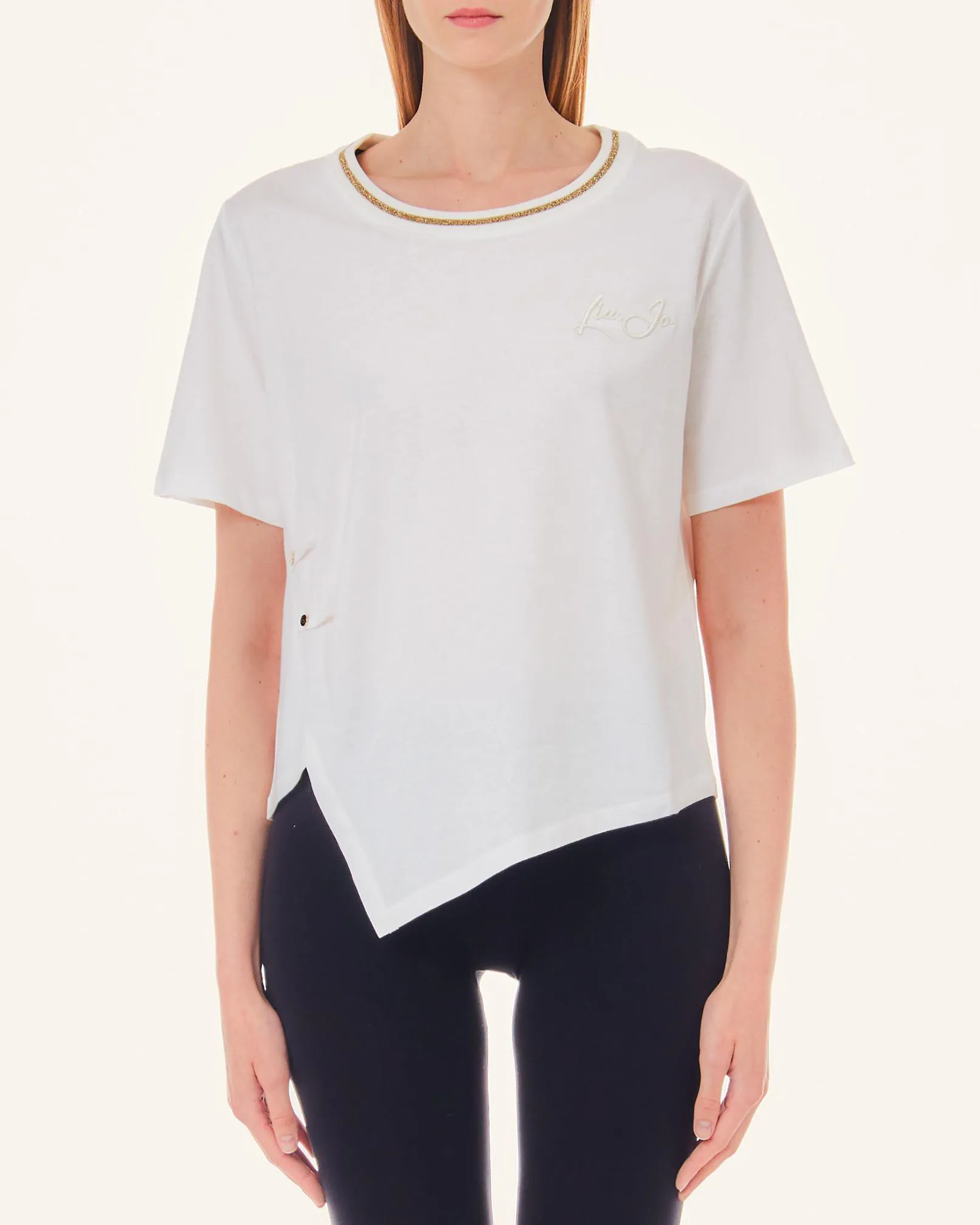 T-shirt bianca girocollo in cotone con profilo in glitter dorato e fondo asimmetrico