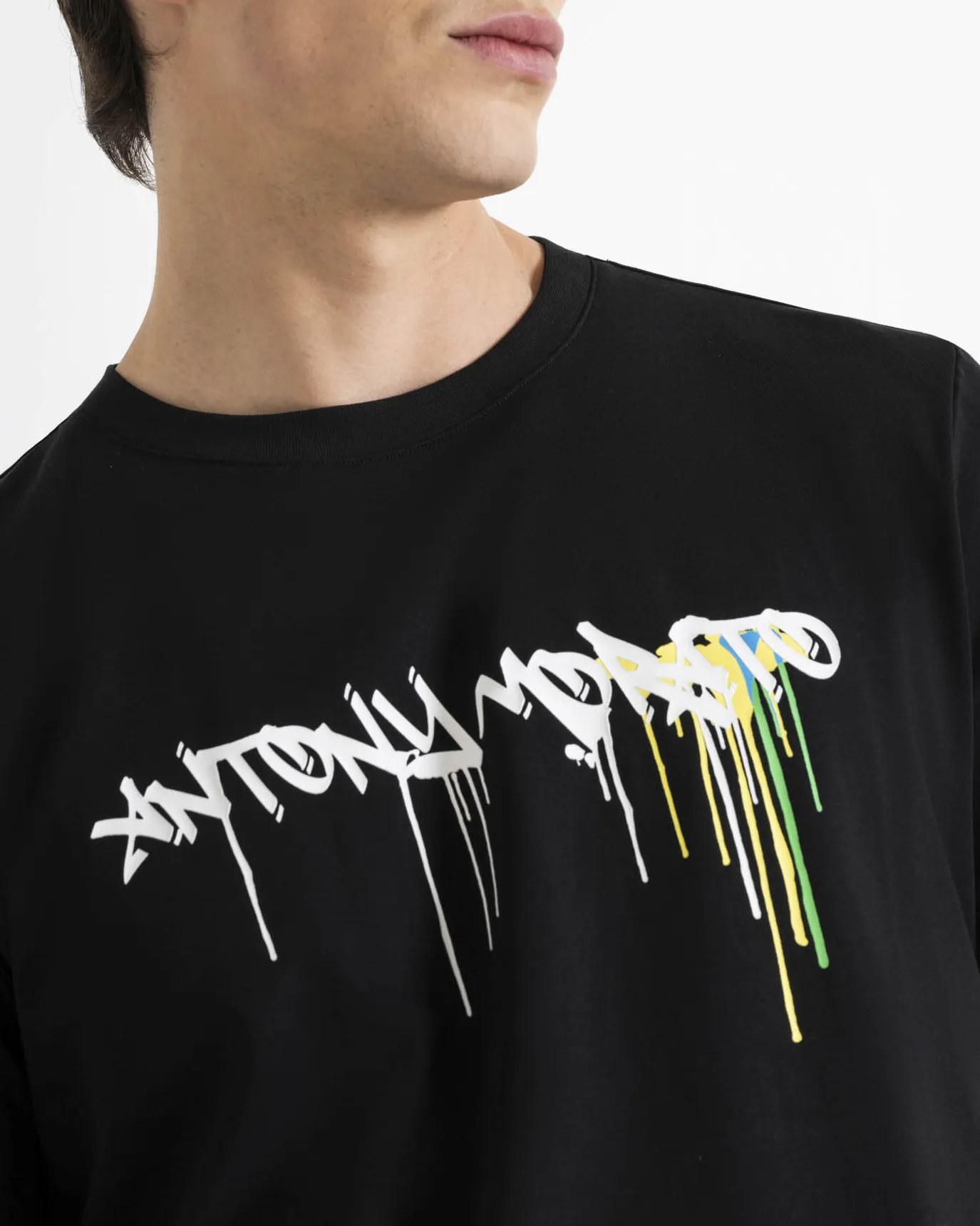T-shirt nera mezza manica in jersey di cotone slim-fit con logo graffiti