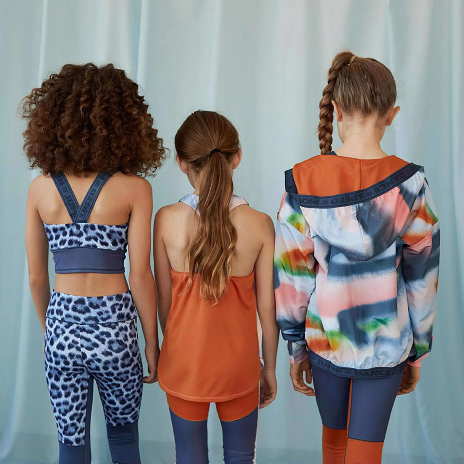 Top blu con stampa maculata per bambina