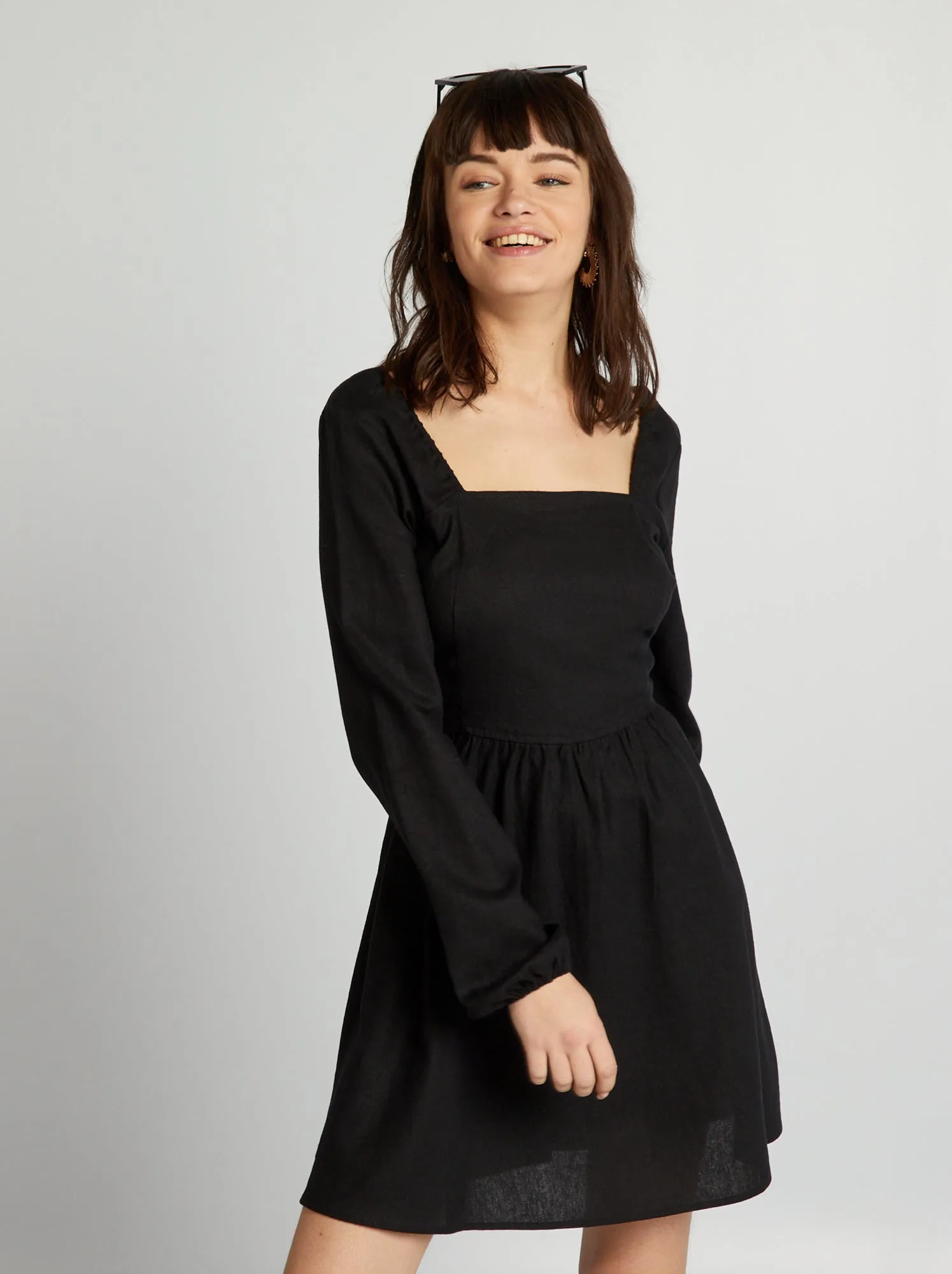 Vestito corto in lino - nero