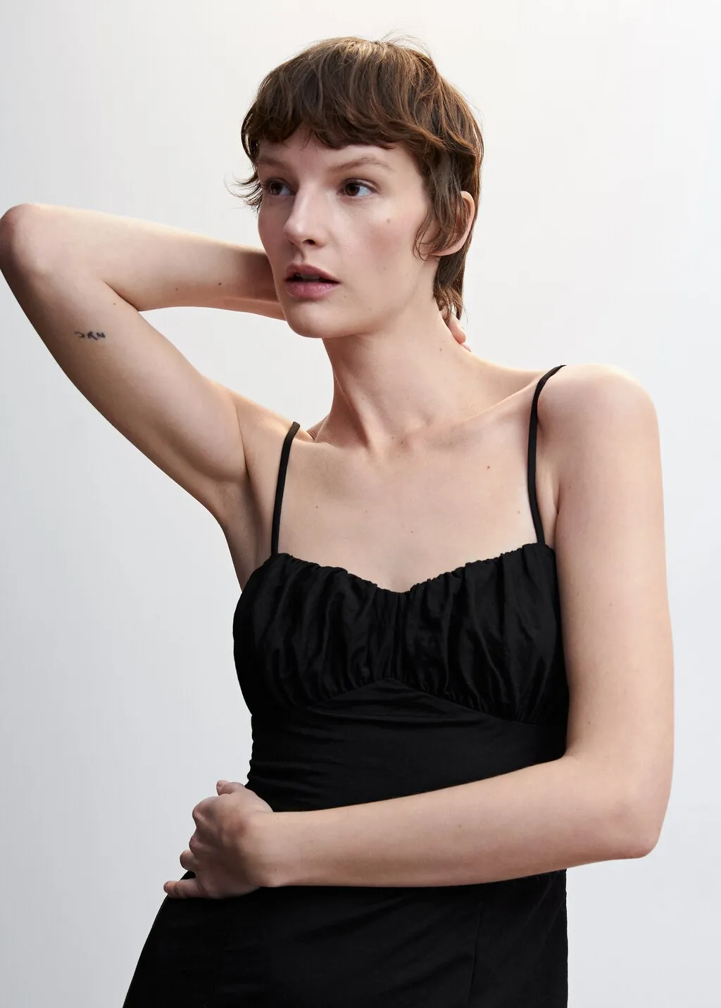 Vestito corto scollo increspato