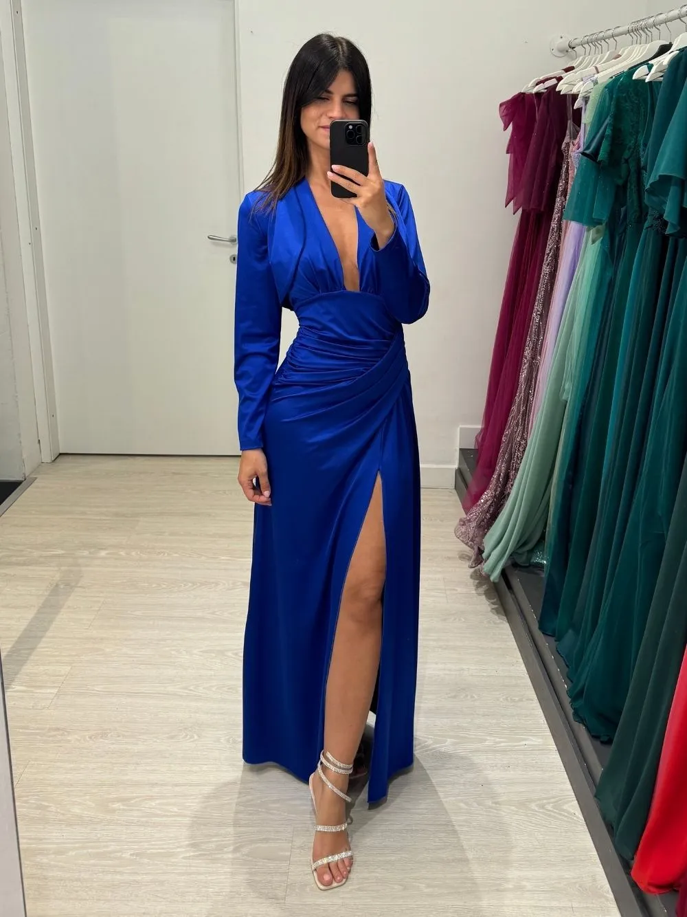 Vestito lungo con vita arricciata e spacco