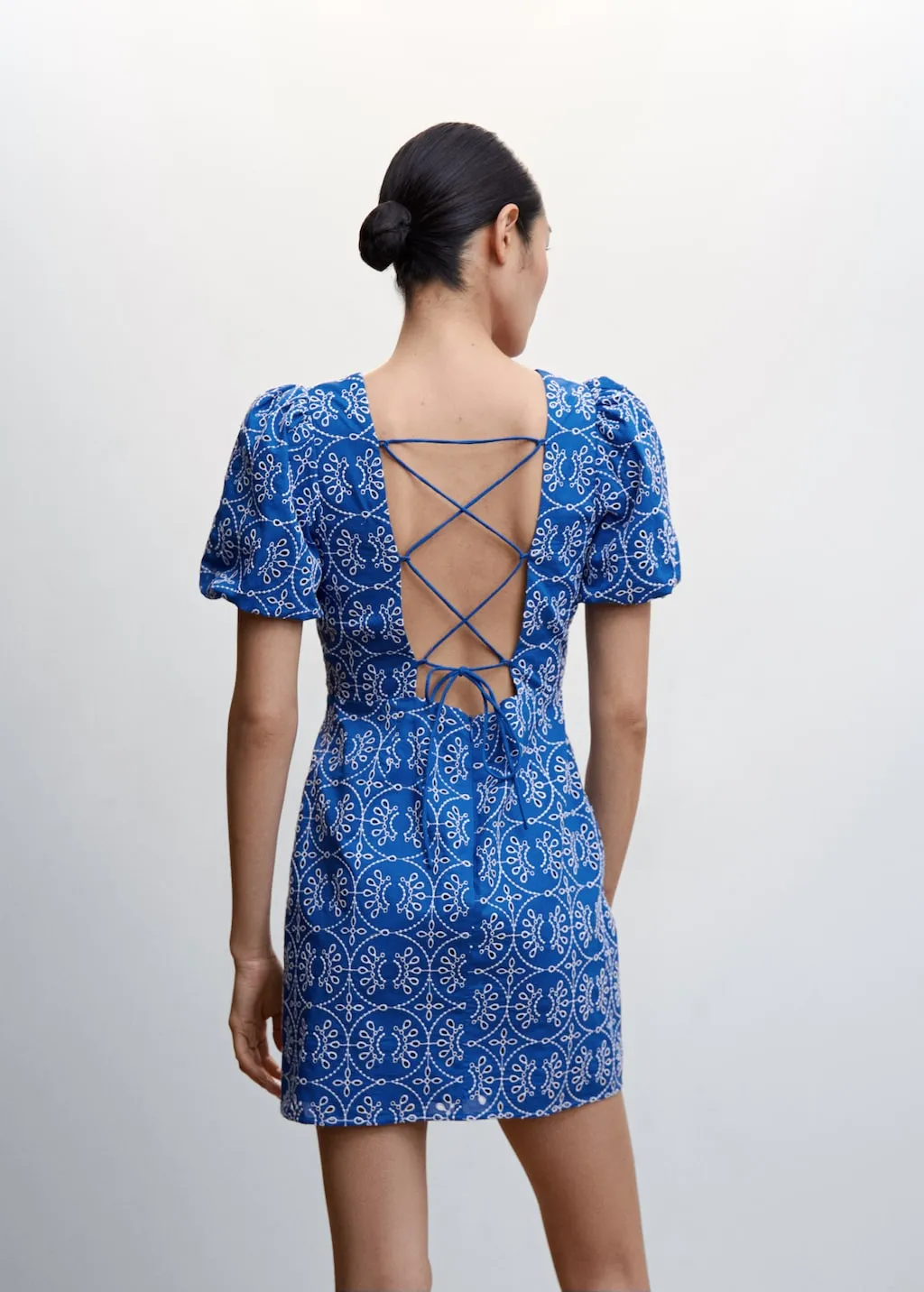 Vestito ricamo schiena scoperta