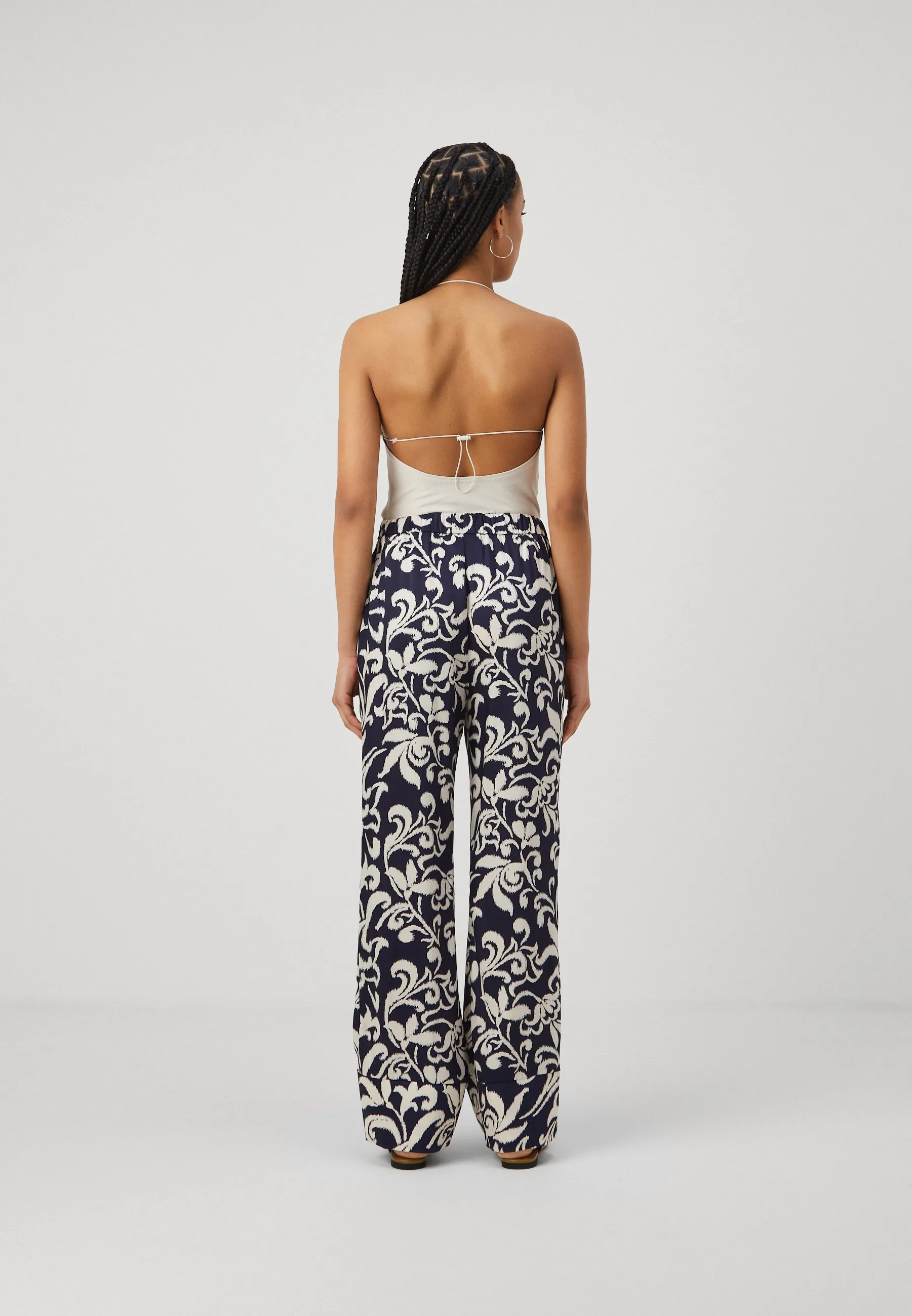 VIKARIA WIDE PANTS - Pantaloni