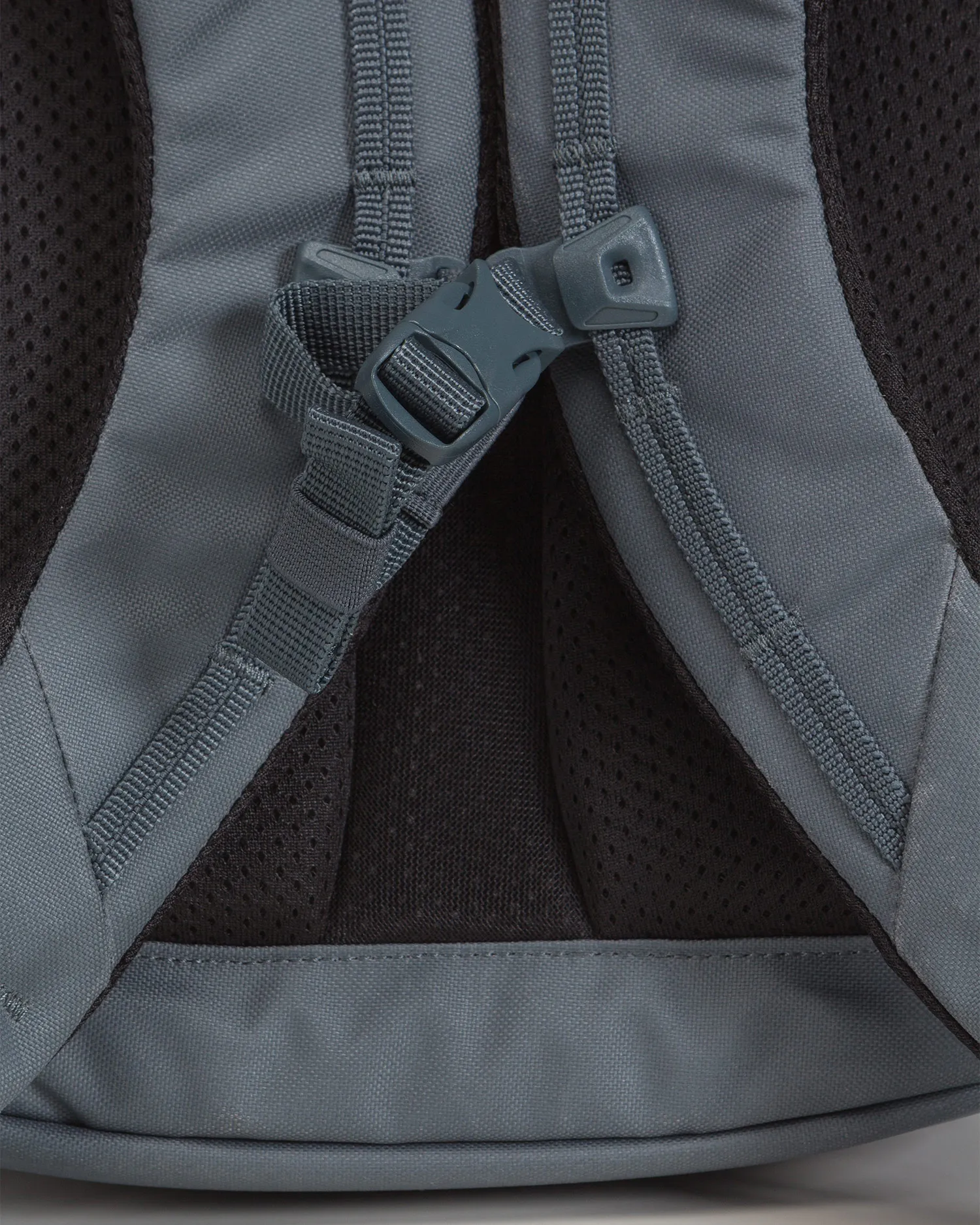 Zaino grigio Thule Aion Travel Backpack 28L 3205018-dark-slate
